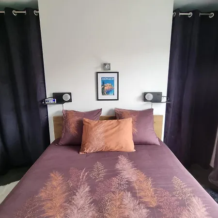 Dom wakacyjny Bleunuit - Location Maison De Vacances Avec Piscine Privee *