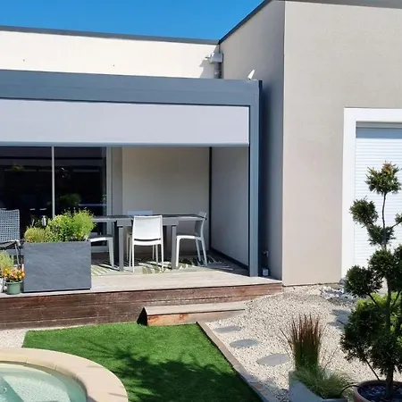 Dom wakacyjny Bleunuit - Location Maison De Vacances Avec Piscine Privee
